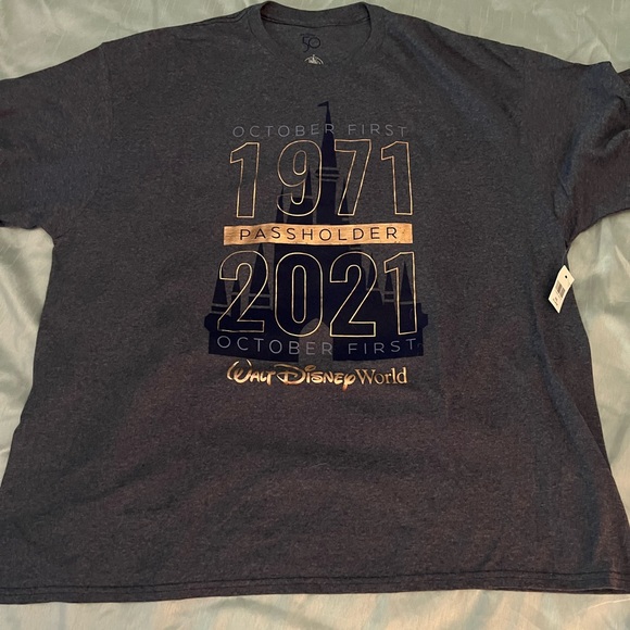 NEW Disney Passholder T-Shirt XXL - Picture 1 of 4